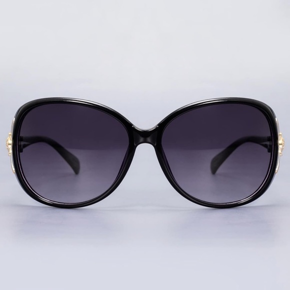 Accessories - Black & Gold Oversized Sunglasses Polarized New with Case